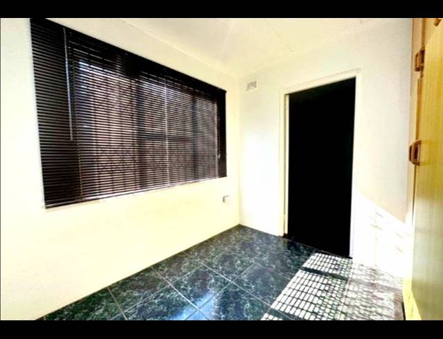 2 BEDROOM HOUSE FOR SALE IN BRACKENHAM